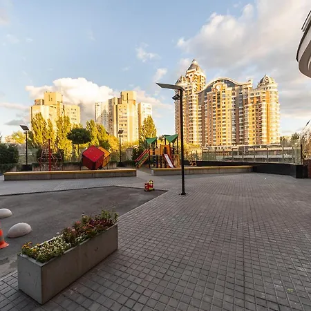 Vip In A New Building Near Lesi Ukrainki 7a *